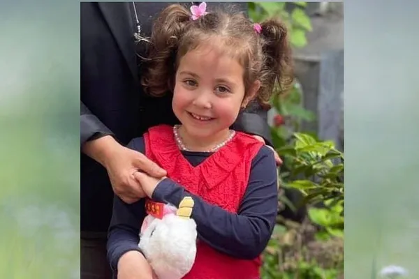 آذرنوش خراسانی؛ کودکی ۸ ساله که ۱۹ دی با گلوله ماموران کشته شد