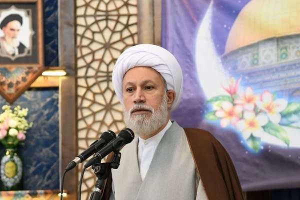 نماینده خامنهای در استان فارس: گزینه جنگ روی میز ماست