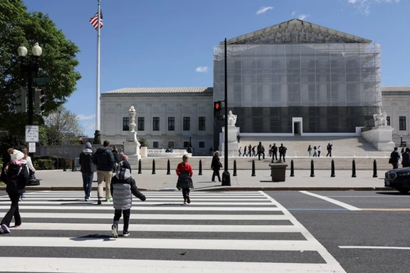 فرمان ترامپ برای محدودیت حق شهروندی از راه تولد، در دیوان عالی آمریکا بررسی میشود