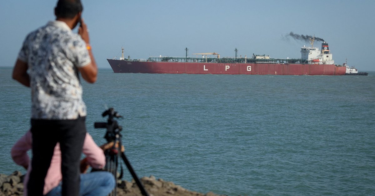 Iran floats Hormuz transit tolls as Persian Gulf states warn of military response