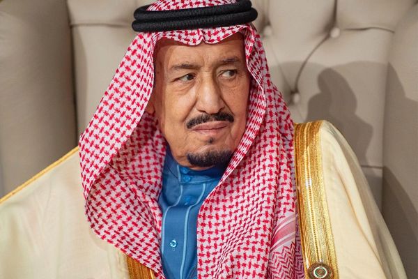الرئيس الإيراني يدعو العاهل السعودي لزيارة طهران