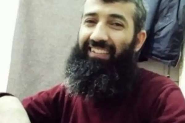 أعدمت 6 آخرين معه.. السلطات الإيرانية تعدم سجين رأي سني بعد 14 عاما من سجنه