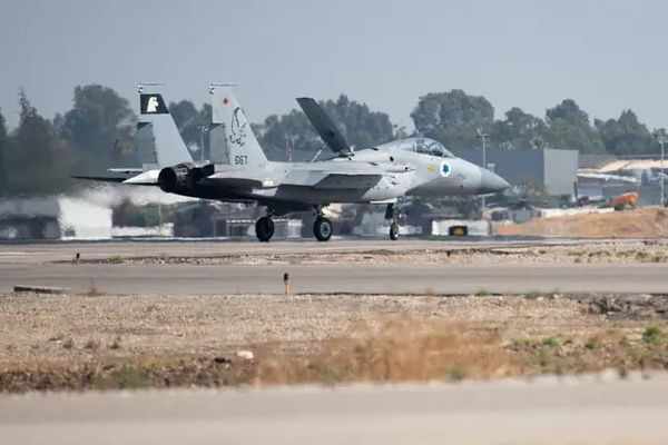 مركز أبحاث هندي: إسرائيل تمهّد لهجوم شامل على إيران بعد القضاء على قواتها بالوكالة