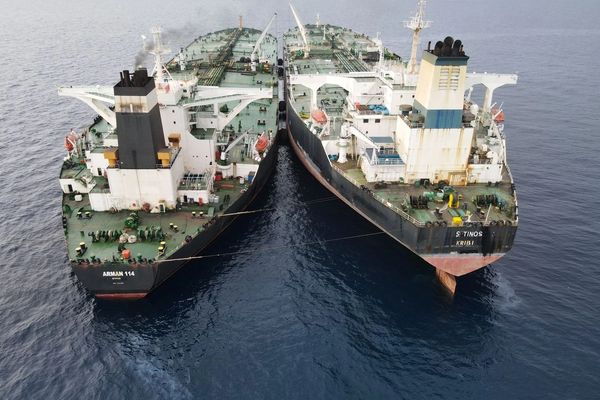 Iran’s oil sales to China plummet, revenue decline deepens
