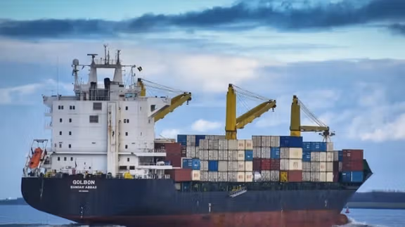 والاستریت ژورنال: نیروهای آمریکا محموله نظامی با منشا چین را در مسیر ایران توقیف کردند