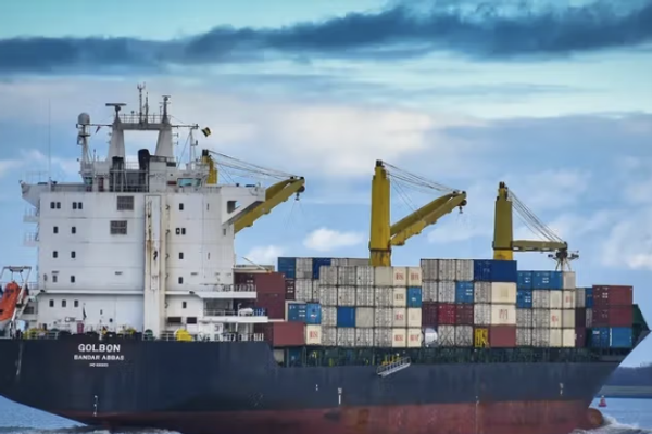 والاستریت ژورنال: نیروهای آمریکا محموله نظامی با منشا چین را در مسیر ایران توقیف کردند