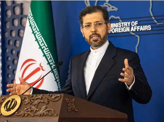 إيران تنفي مزاعم وزير الخارجية القطري عن "استعداد خامنئي للتسوية بشأن الملف النووي"