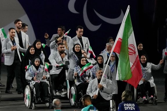 رژه ورزشکاران ایران در افتتاحیه پارالمپیک پاریس با همراهی آرمیتا رضایینژاد