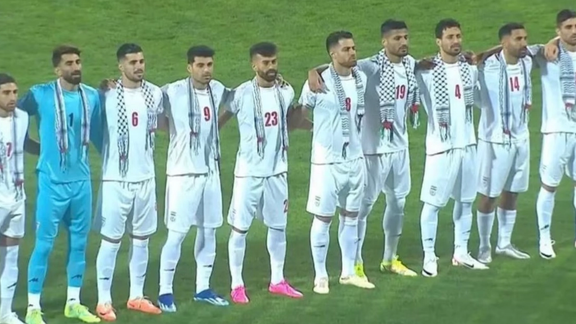 استفاده ایدئولوژیک از ورزش: تشکر خامنهای از تیم ملی فوتبال بابت انداختن چفیه