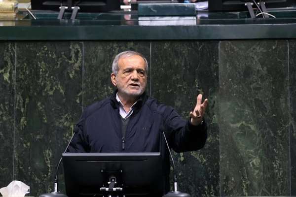 الرئيس الإيراني: أزمة المياه بلغت مستوىً حرجًا، والمحافظات منخرطة في خلافات وصراعات