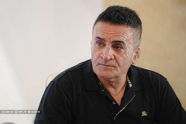 انتقاد تند محمد بنا به پزشکیان: به جای تمرین تیم ملی به گرفتاری مردم و به وضع آب و برق برس