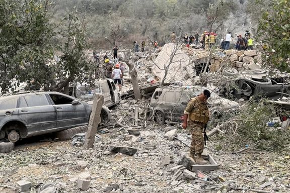 خرابیهای به جا مانده از حمله هوایی ارتش اسرائیل به شهر ایطو لبنان، ۲۳ مهر