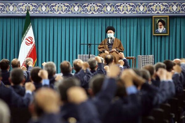 المرشد الإيراني يدعو إلى الجهاد لمواجهة "الغزو الإعلامي".. ويؤكد: النظام يتعرض لهجوم مركب