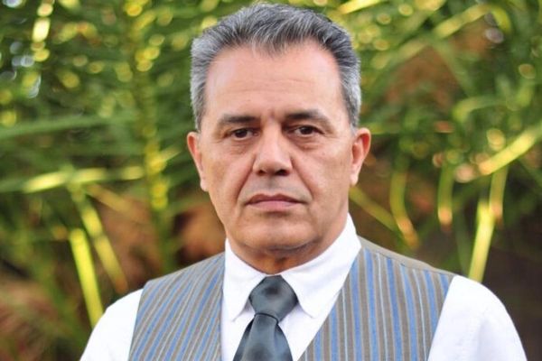 طهران تسلم جثمان السياسي جمشيد شارمهد إلى ألمانيا بعد وفاته الغامضة في سجون إيران