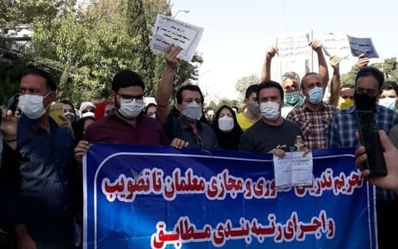 دادگاه انقلاب شیراز برای ۸ فعال صنفی معلمان حکم دو تا پنج سال زندان صادر کرد