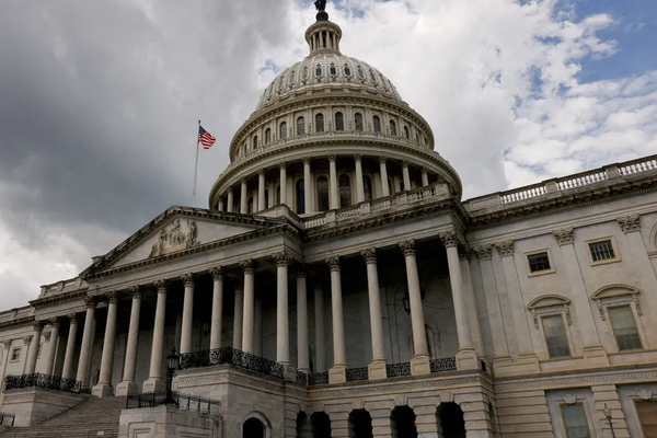 نواب أميركيون يحيّون ترامب على قصف المنشآت النووية الإيرانية