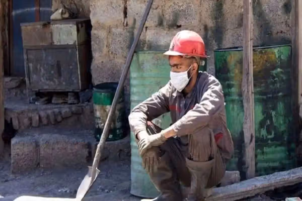 سقوط قدرت خرید کارگر ایرانی از ۱۳۹۴ تا ۱۴۰۵