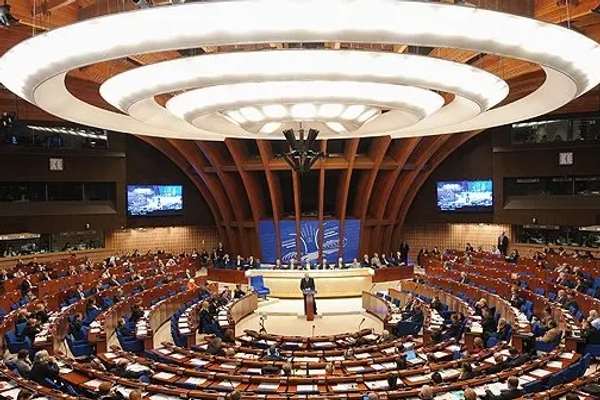 الاتحاد الأوروبي يبدأ تنفيذ العقوبات الاقتصادية والعسكرية ضد إيران بعد تفعيل "آلية الزناد"