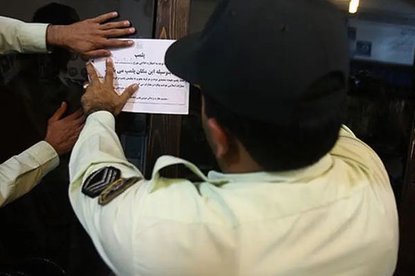 النظام الإيراني يغلق العديد من المقاهي والصالات الرياضية لـ"عدم الالتزام بالحجاب الإجباري"