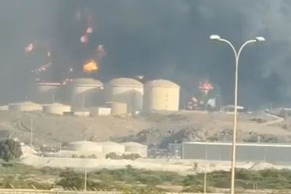 عمان در اقدامی احتیاطی همه کشتیها را از پایانه صادرات نفت مینا الفحل خارج کرد