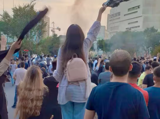 اورشلیم‌پست: نسل جدید در ایران فساد و سرکوب را دشمن می‌داند نه آمریکا و اسرائیل را