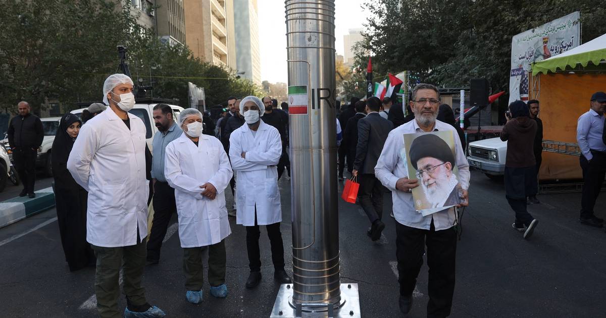 Iran Prepares Massive Missile Barrage to Overwhelm Israeli Defenses Amid Nuclear Stalemate