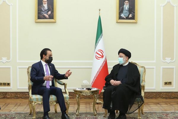 خلال زيارته إيران.. رئيس البرلمان العراقي يدعو إلى "احترام سيادة الدول وحسن الجوار"