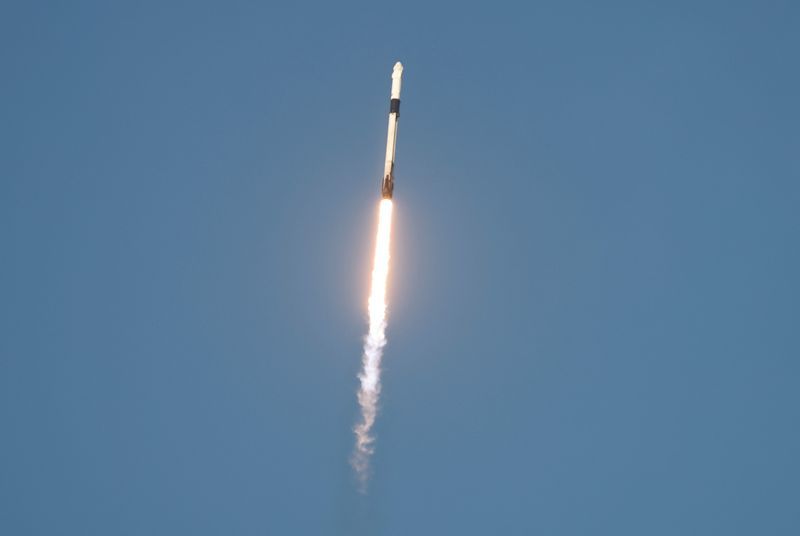 موشک اسپیس‌ایکس برای بازگرداندن فضانوردان آمریکایی به زمین راهی ایستگاه فضایی شد