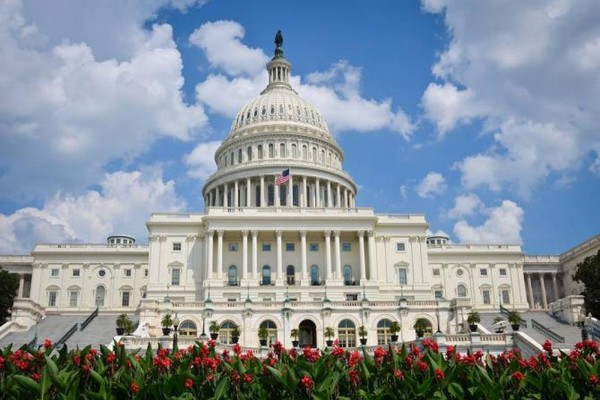 أعضاء بالكونغرس لـ "إيران إنترناشيونال": رد بايدن على قمع الإيرانيين يجب أن يكون مؤثرا