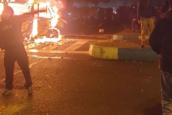 پیام مخاطب از تهران: بسیجیها با چاقو هم به مردم حمله میکردند