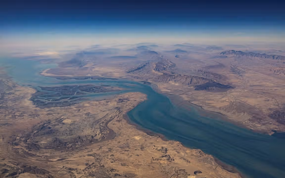 ارتش آمریکا برای عبور کشتیها از تنگه هرمز برنامهریزی میکند