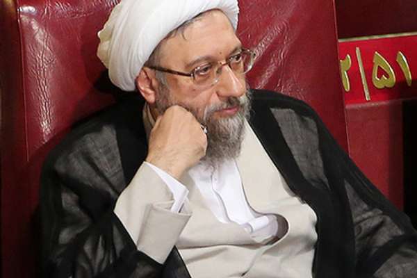 رئيس مجلس تشخيص مصلحة إيران: البلاد ليست على حافة الإنهيار