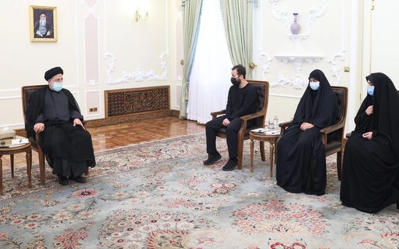 الرئيس الإيراني يلتقي أسرة قاسم سليماني في خضم الاحتجاجات العارمة في البلاد