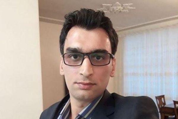 الاستخبارات الإيرانية تعذب سجينا سياسيا سابقا للاعتراف بالضلوع في اغتيال قاضيي الإعدامات