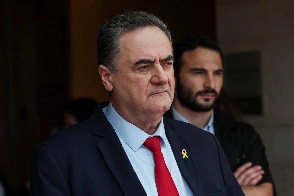 وزير دفاع إسرائيل: على المرشد الإيراني أن يلوم نفسه بعد إنفاق مليارات الدولارات في سوريا