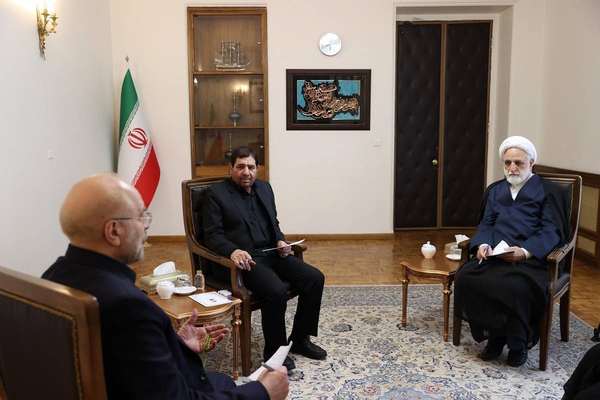 Iran Scrambles to Boost Election Turnout Amid Leadership Vacuum