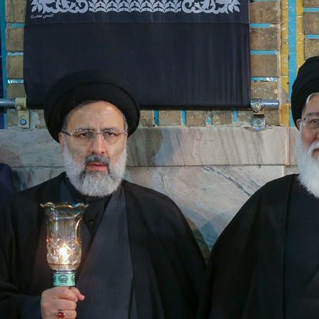 نماینده خامنهای در خراسان رضوی: رئیسی در شبانهروز فقط دو ساعت میخوابید