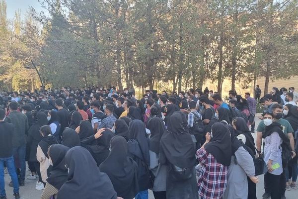 تزامنا مع "أربعينية" مهسا أميني.. احتجاجات واسعة في مختلف المدن الإيرانية