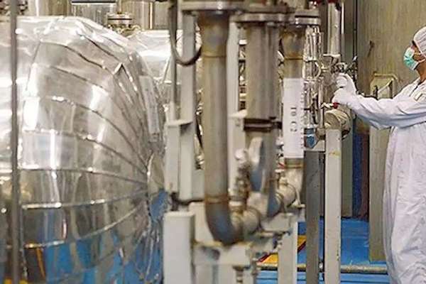 فايننشيال تايمز": ترامب قرر إعادة "الضغط الأقصى" لإجبار إيران على اتفاق نووي جديد
