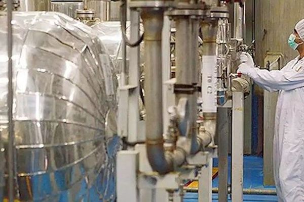 فايننشيال تايمز": ترامب قرر إعادة "الضغط الأقصى" لإجبار إيران على اتفاق نووي جديد