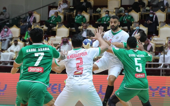 عربستان سعودی ۲۰ - ۲۴ ایران؛ هندبال ایران با عبور از میزبان صدرنشین شد