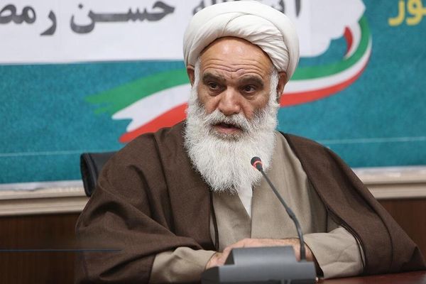 مدرس حوزههای علیمه: تحریم برای ملت مشکلآفرین است اما نباید برای رفع آن تن به ذلت بدهیم