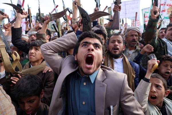 واینت: کاهش ذخایر موشکی و هشدار آمریکا از دلایل عدم ورود حوثیها به جنگ است