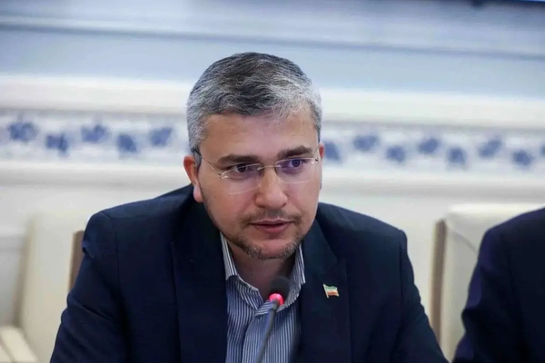 برلماني إيراني: لا نخشى "تهديدات وجعجعة" ترامب ومستعدون للقتال