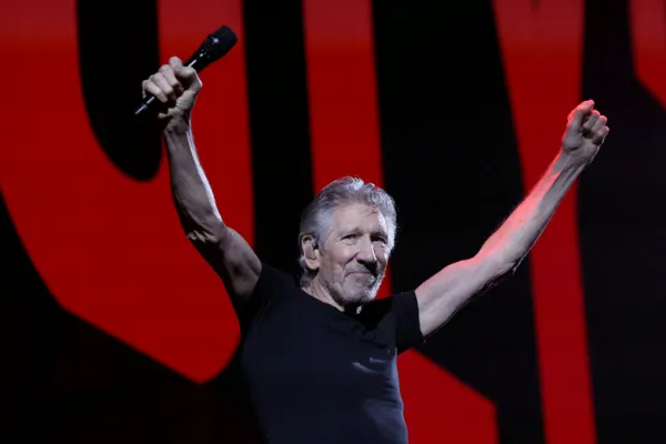 عذرخواهی راجر واترز از مردم ایران: من هرگز از حکومت مذهبی ایران حمایت نمیکنم