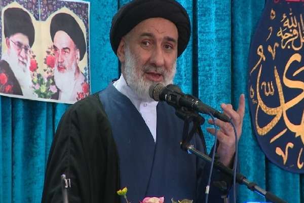 امام جمعه شهرکرد: مومنان باید جو بیحجابی را بشکنند