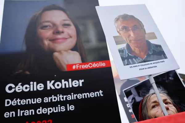 ردًا على تصريحات عراقجي.. شقيقة الفرنسية المعتقلة في إيران: لا نعلم شيئًا عن تبادل السجناء