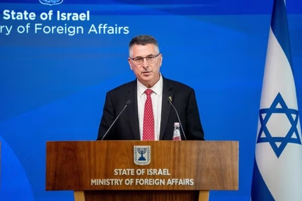 وزير خارجية إسرائيل: الإيرانيون يحتاجون إلى مساعدة خارجية لتغيير النظام