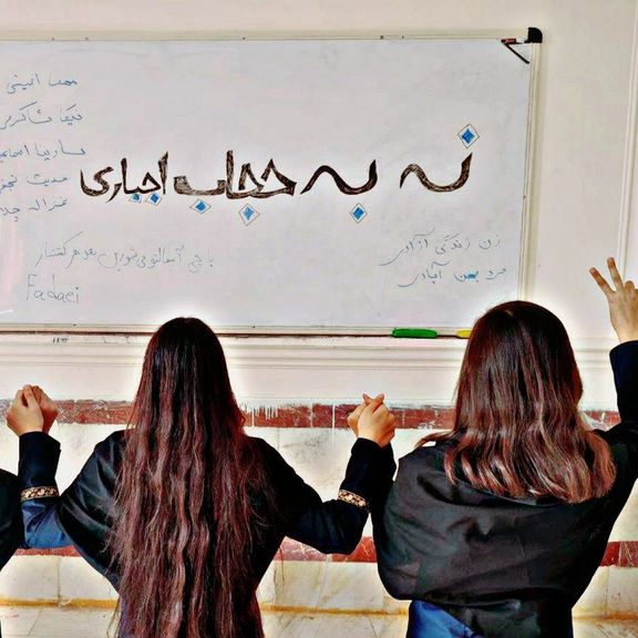 تلاش حکومت برای تحمیل حجاب اجباری؛ بیمارستانهای لاهیجان از پذیرش بیمار «بیحجاب» منع شدند