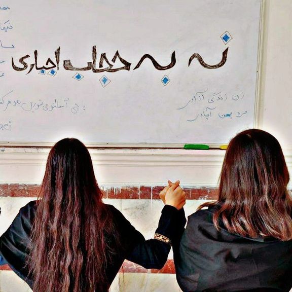 مقابله قوا با مخالفان حجاب اجباری؛ «رفراندوم حجاب بگذاریم باید برای مسایل دیگر هم بگذاریم»